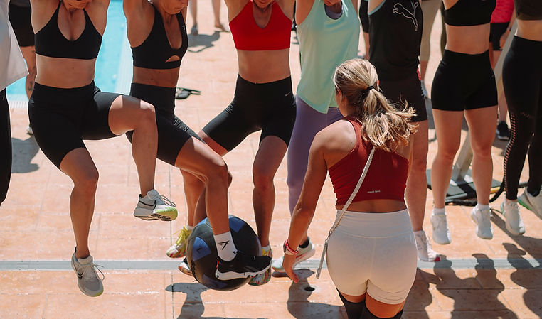 Frauen beim gemeinsamen Training im Women's Health CAMP